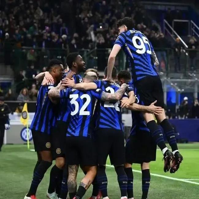 aoa体育体育app下载-欧预赛场上好戏连连，球员表现轮番上演的简单介绍