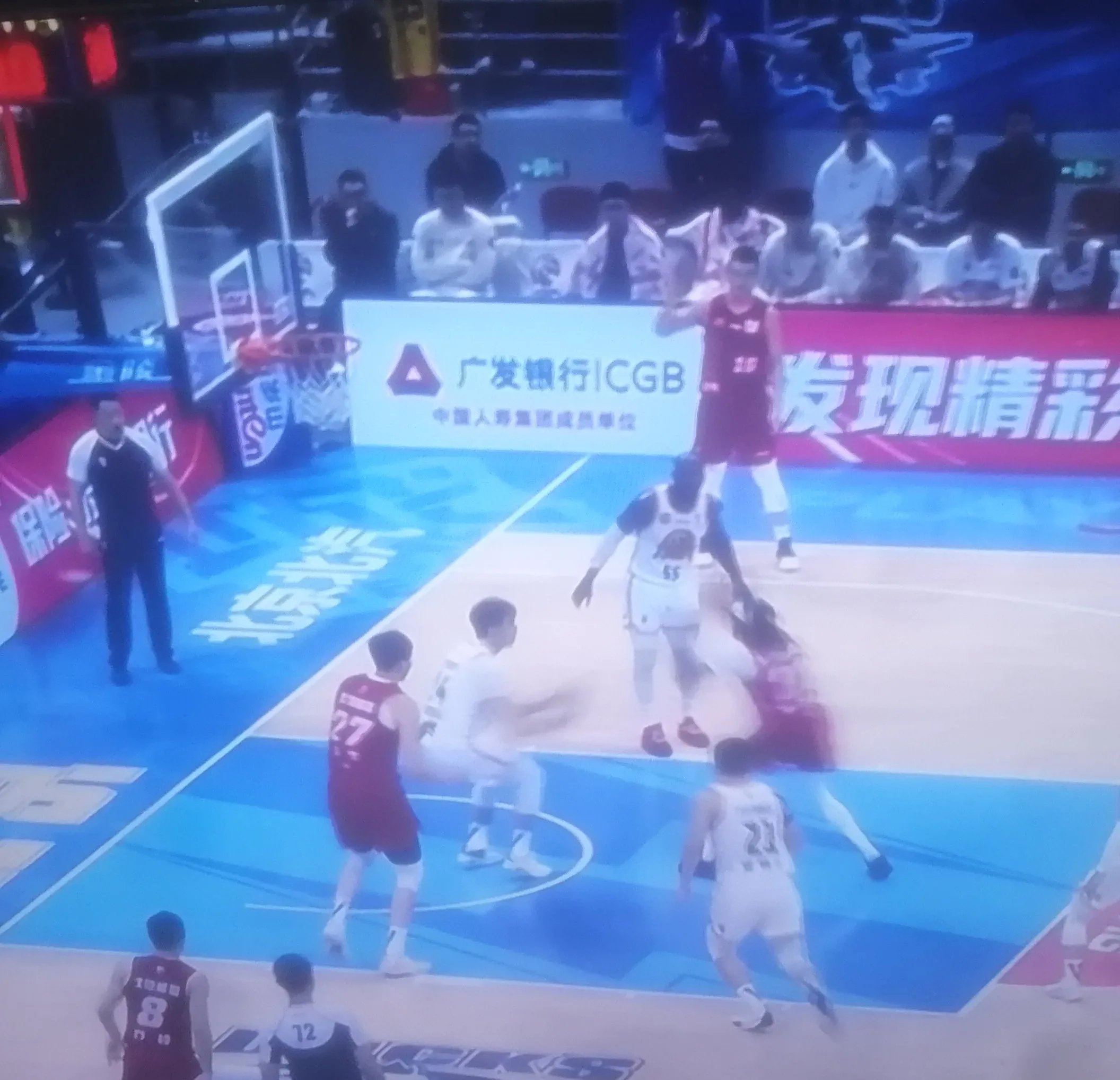 关于在吉林队赛场上演CBA季后赛，封盖，引发教练席炸锅的信息