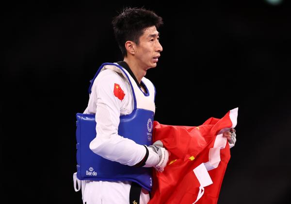 包含日本选手夺得第一，每日新闻头条震撼登场的词条