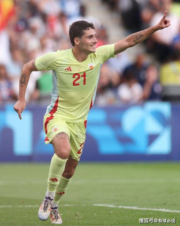 aoa体育体育直播-男子足球比赛：法国队逆转胜利，成功晋级