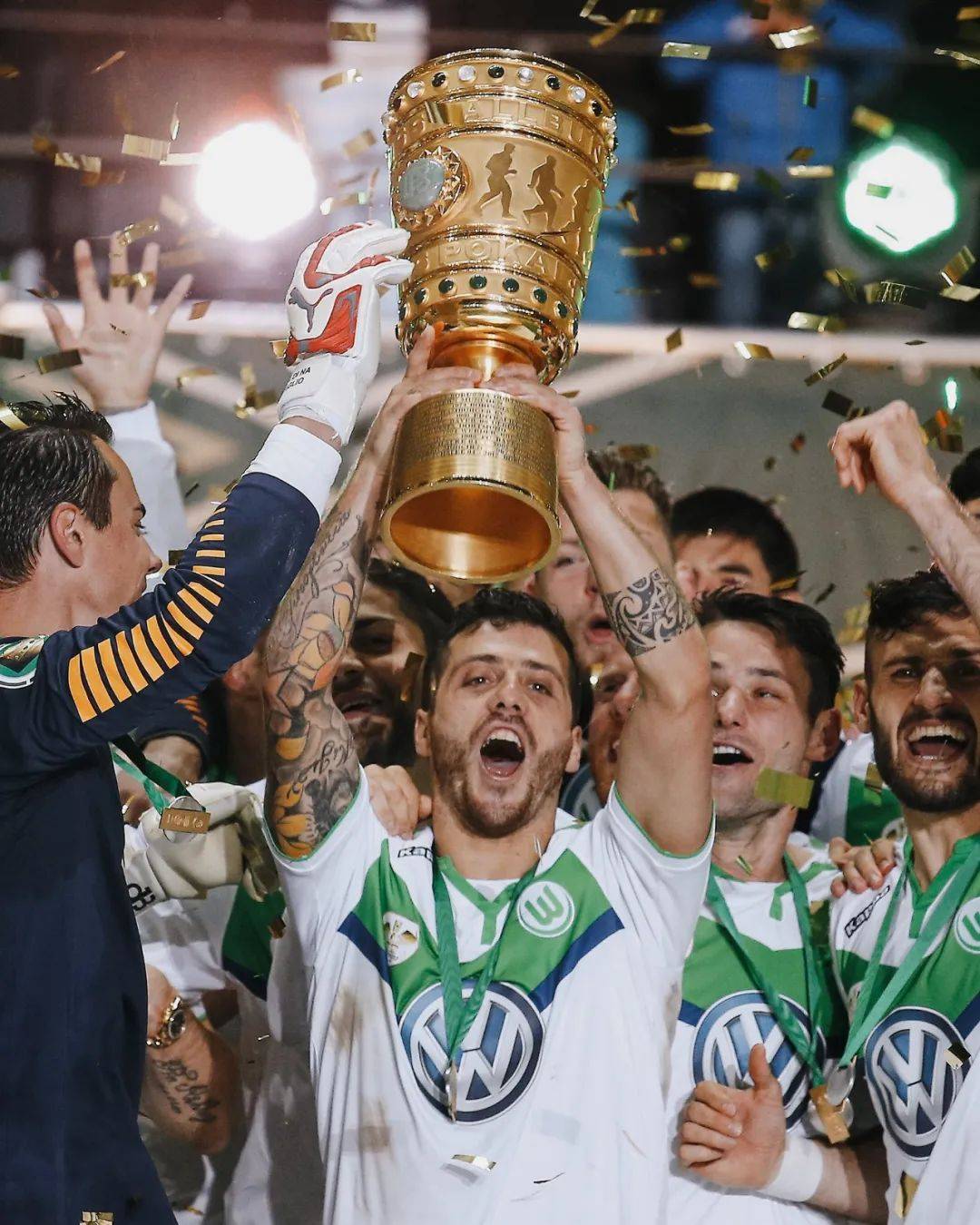 aoa体育体育下载-包含沃尔夫斯堡客场险胜，追赶领头集团积分的词条