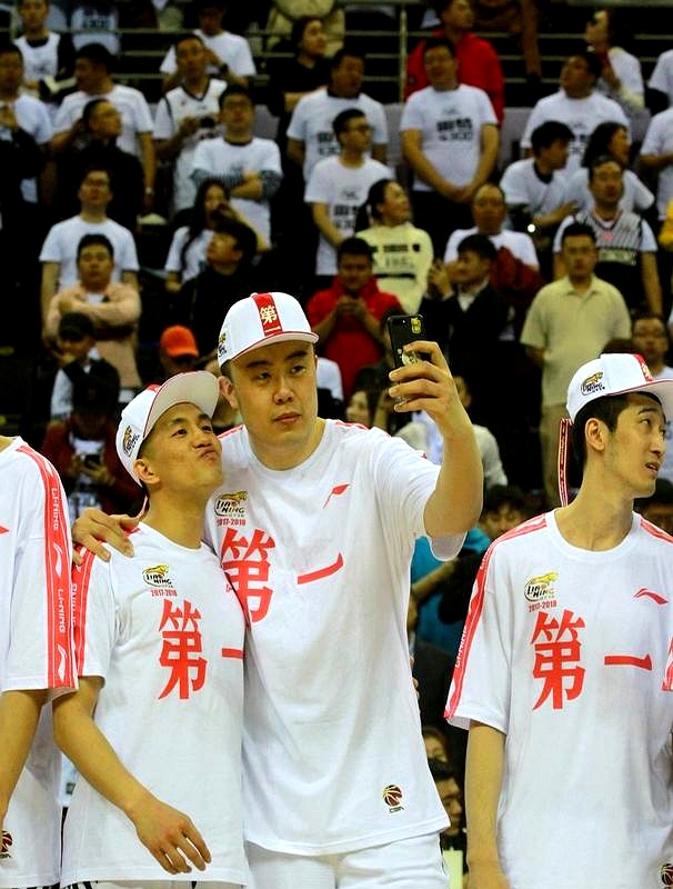 aoa体育体育地址-关于明星球员崭露头角，赛场风云变幻的信息