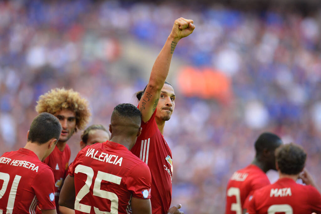 aoa体育体育直播-曼城惊险胜出，半决赛对手等待中