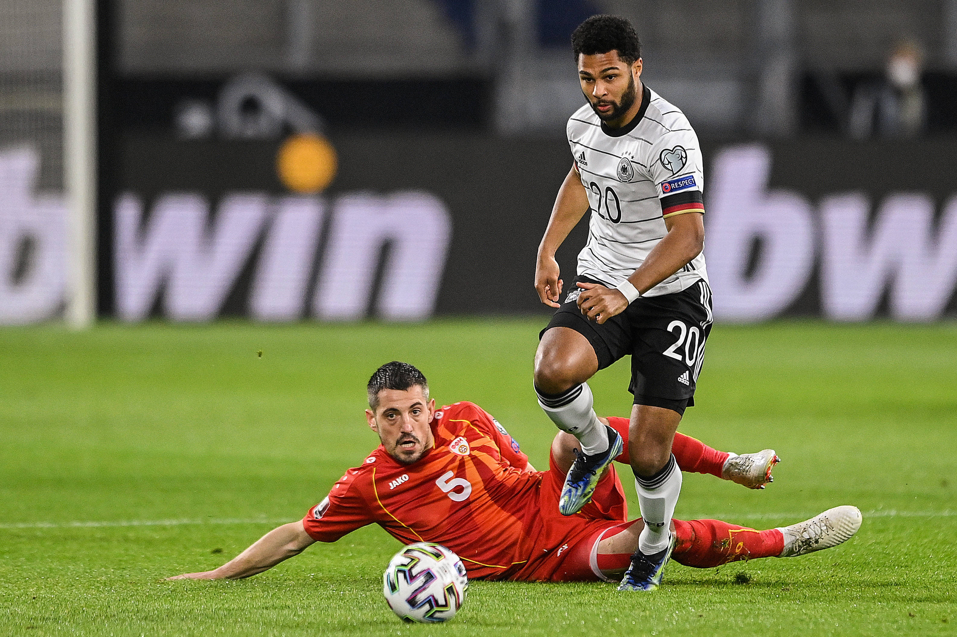 奥地利连克乌克兰，以三球之差晋级半决赛的简单介绍