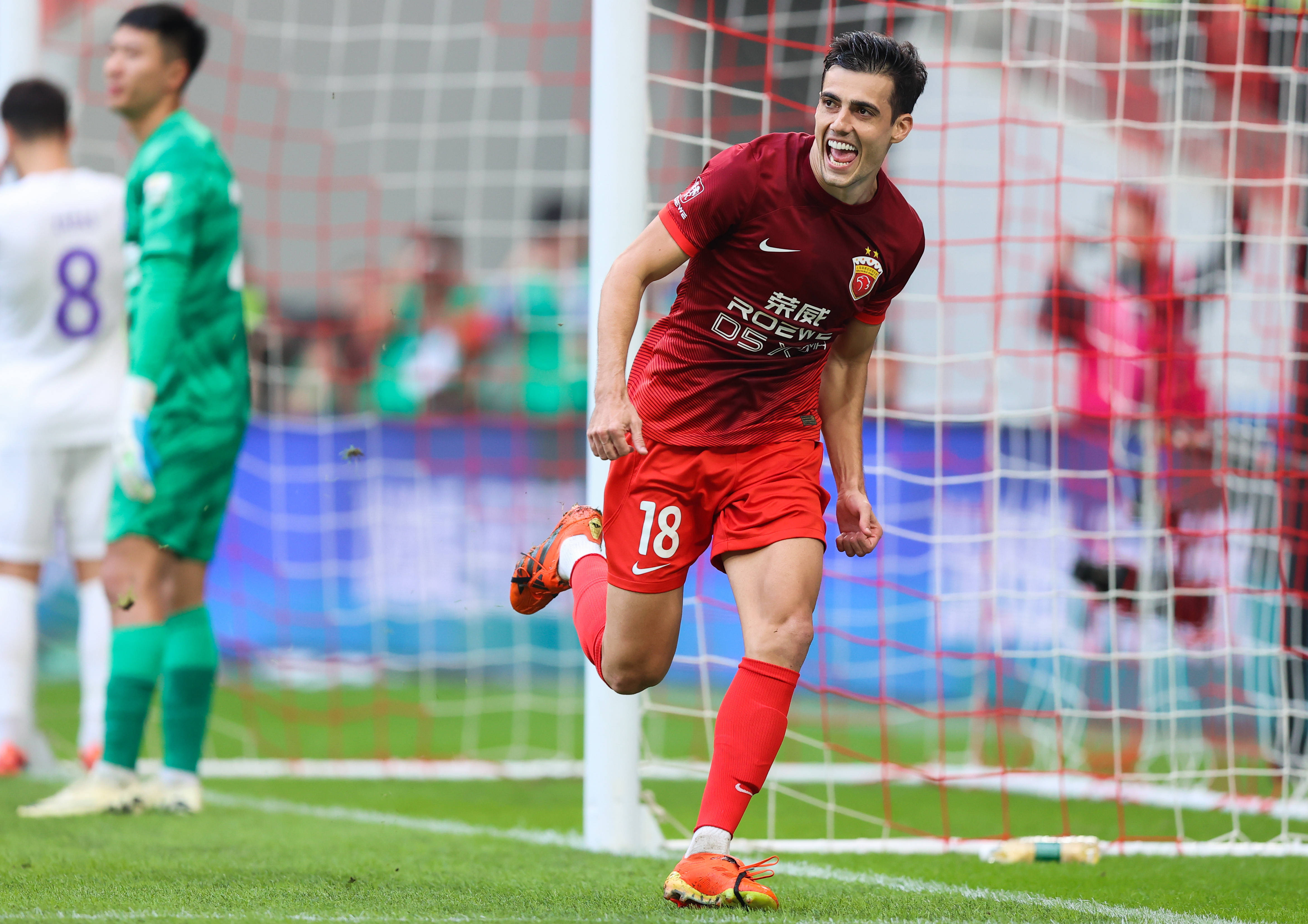 武磊攻击领先，助力上海申花取得胜利的简单介绍