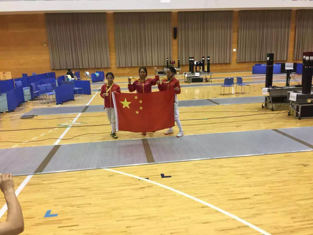 意大利击剑运动员实力强劲，轻松晋级半决赛