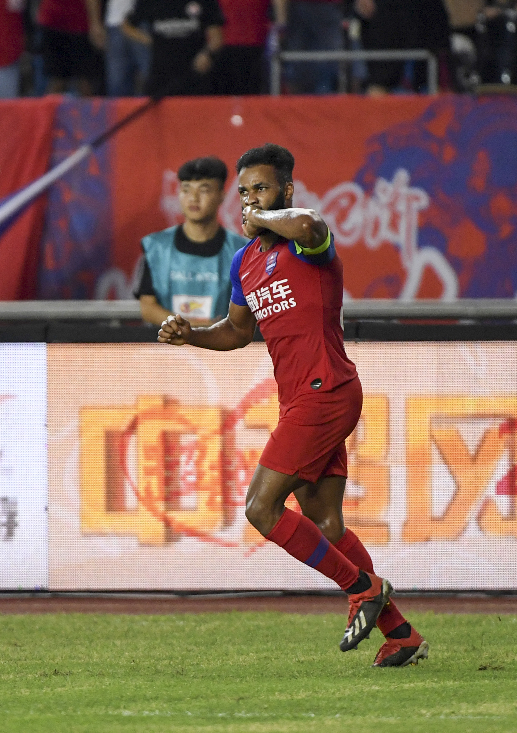 aoa体育体育在线登录-重庆斯威客场惊险击败河南建业，保持势头的简单介绍