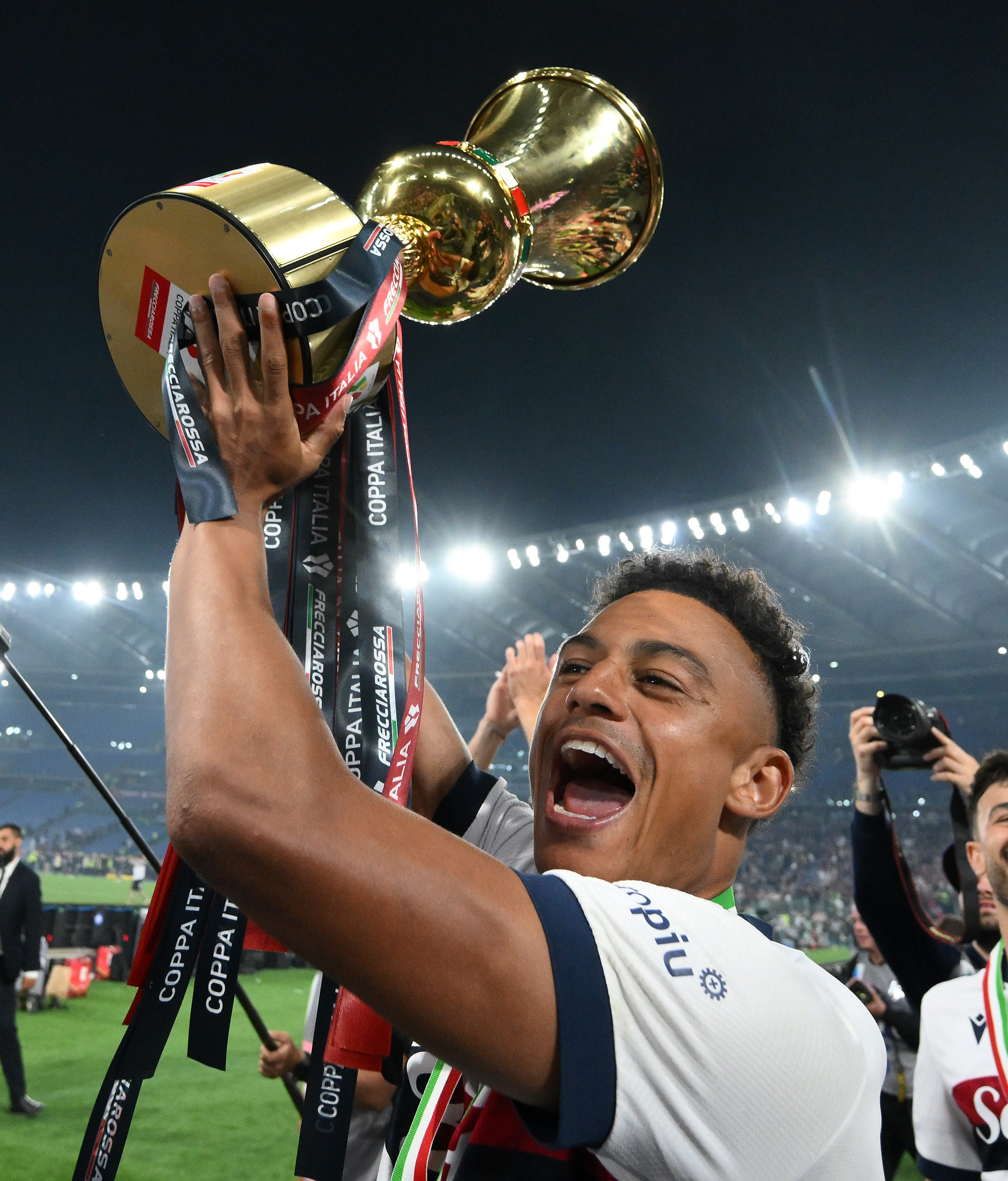 aoa体育体育入口-意大利足球世界受瞩目，球员实力备受赞誉