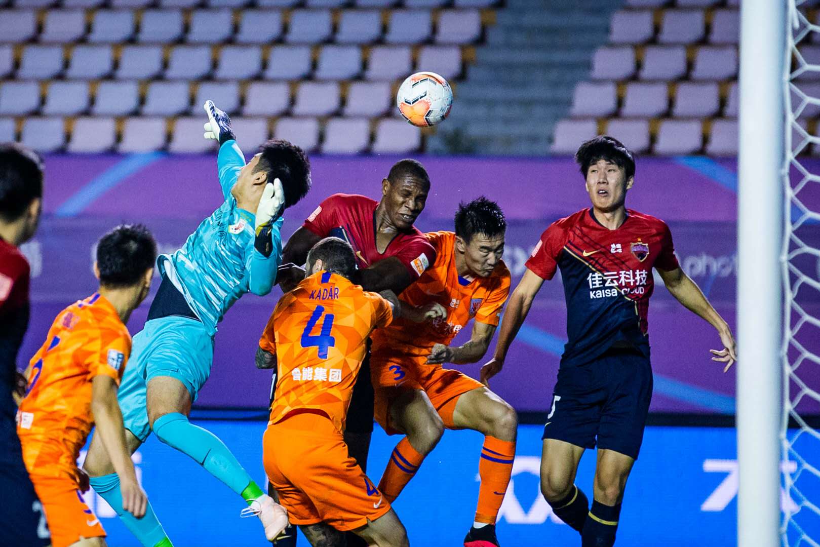 山东鲁能迎战深圳佳兆业,全队备战火热 山东鲁能迎战深圳佳兆业,全队备战火热