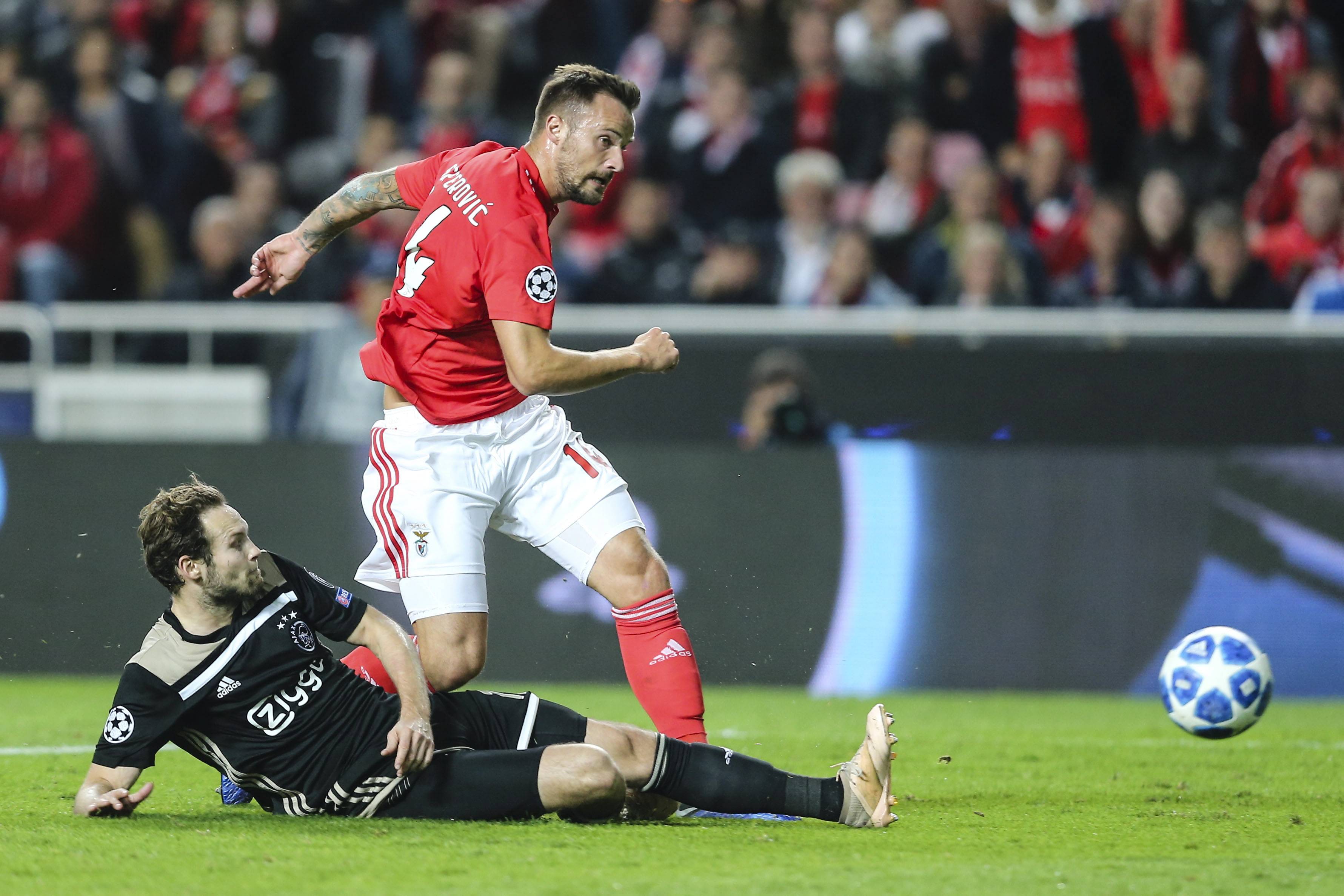 欧冠小组赛谁与争锋，强队角逐晋级机会的简单介绍