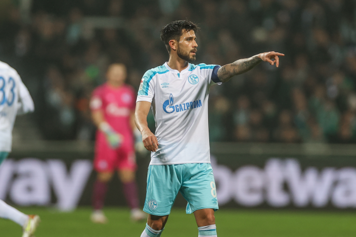 包含桑德豪森客场大胜，士气大振，保级前景转好的词条