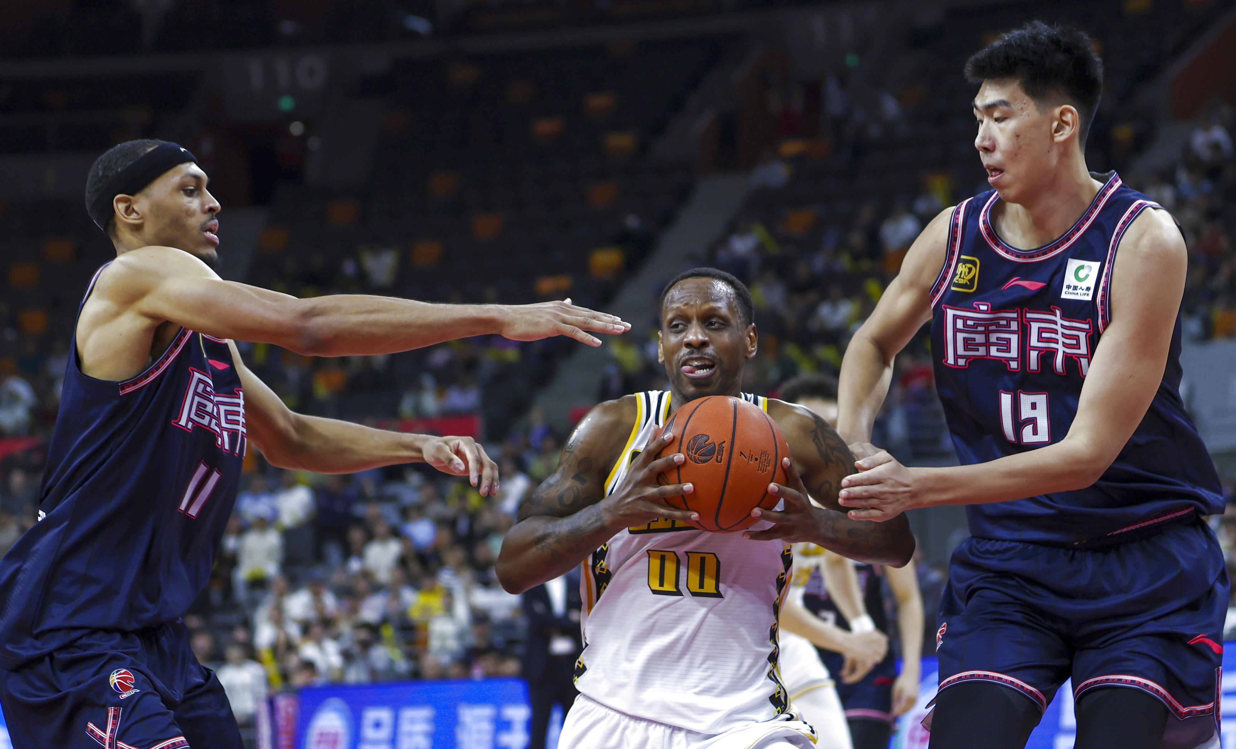 中国职业篮球联赛赛场上掀起风暴 中国职业篮球联赛赛场上掀起风暴