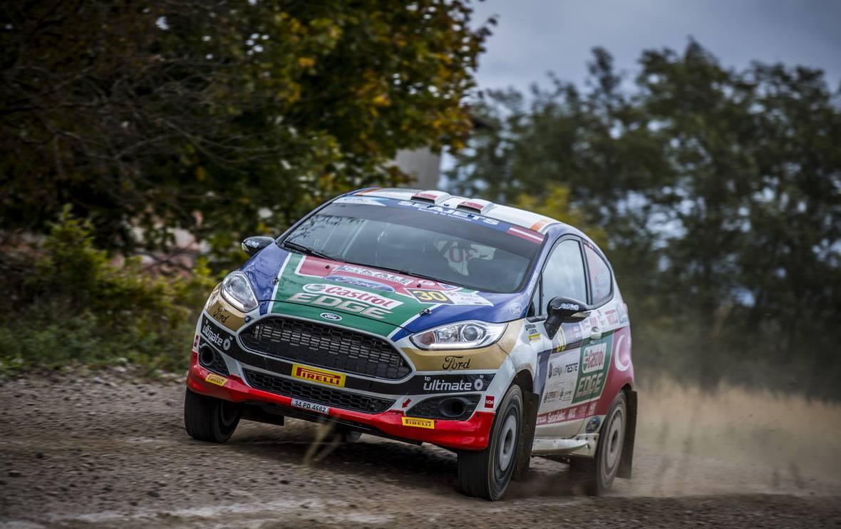 美国队成功捍卫世界冠军头衔