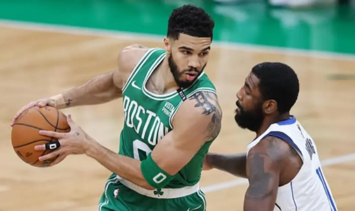 凯尔特人队大胜马刺队，士气大振