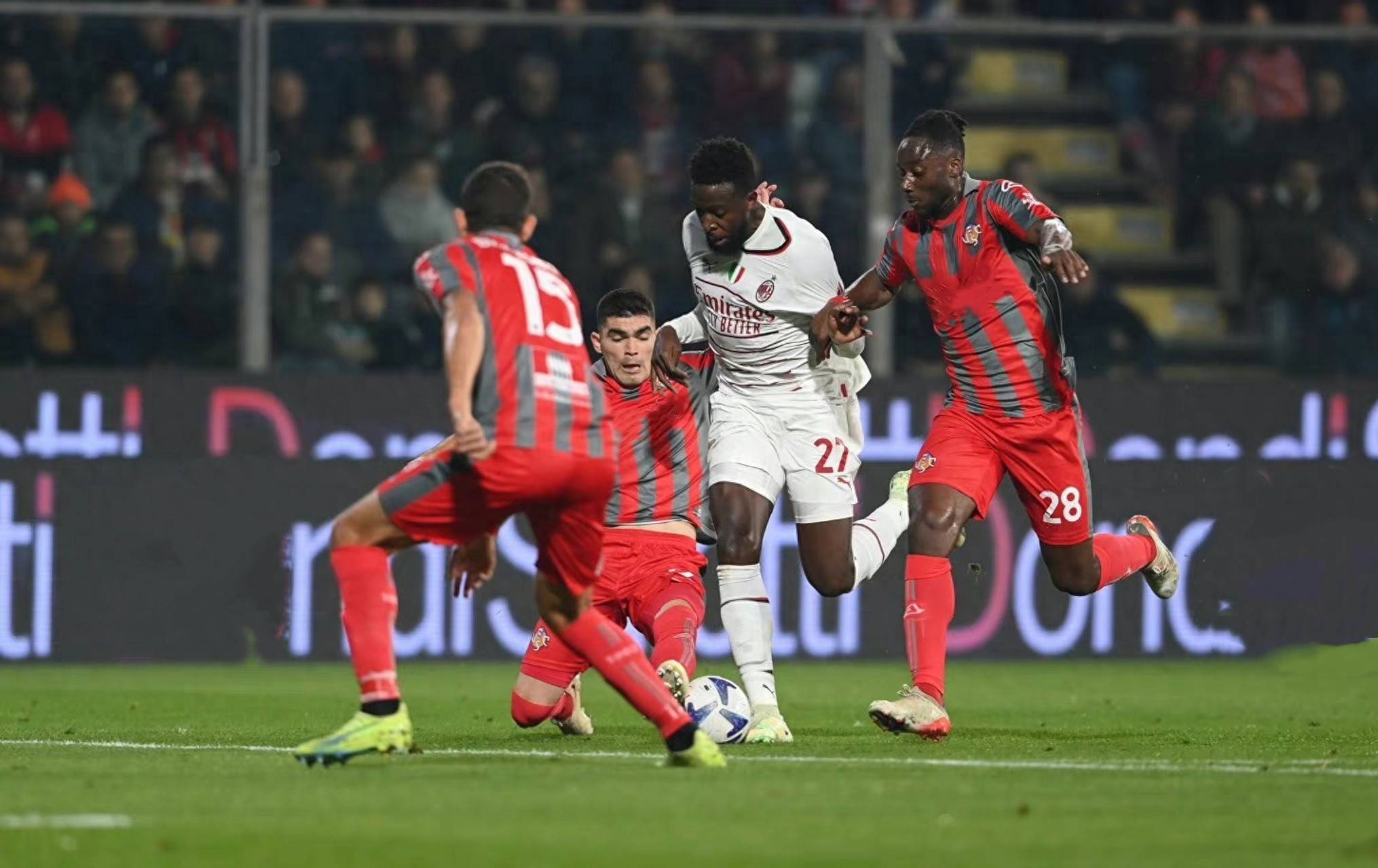 aoa体育体育在线-关于萨索洛客场取胜，奋力保级保级殊荣的信息