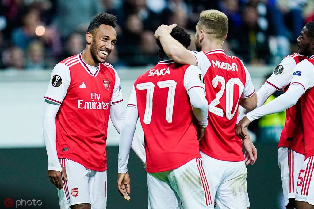 包含枪手攻势凶猛，枪手偷窥晋级筑就胜利乐章的词条