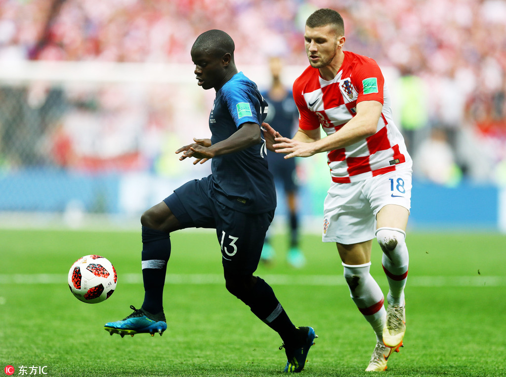 克罗地亚射箭选手登顶领奖台 克罗地亚射箭选手登顶领奖台