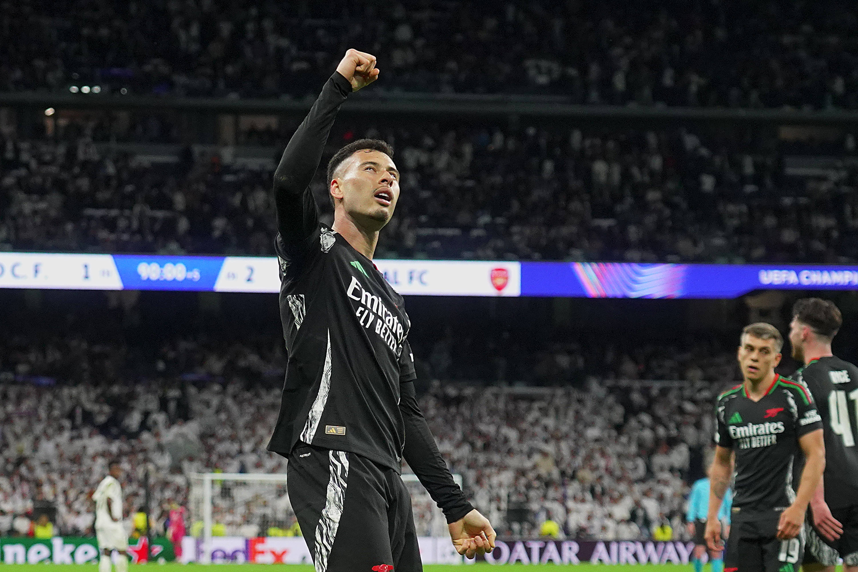 关于阿森纳客场战胜对手，提前锁定胜局的信息