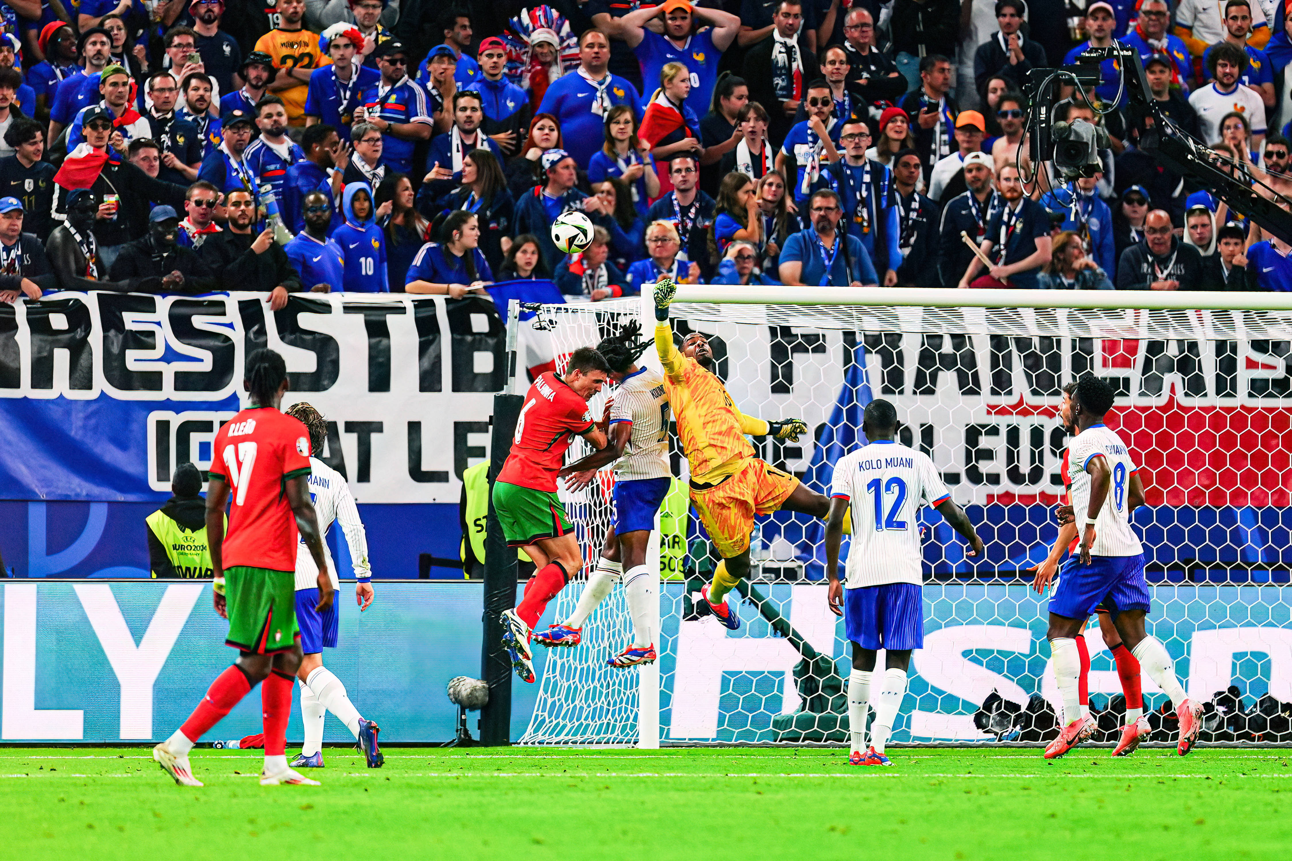 包含英格兰不敌葡萄牙，遭遇一场惨痛的失败的词条