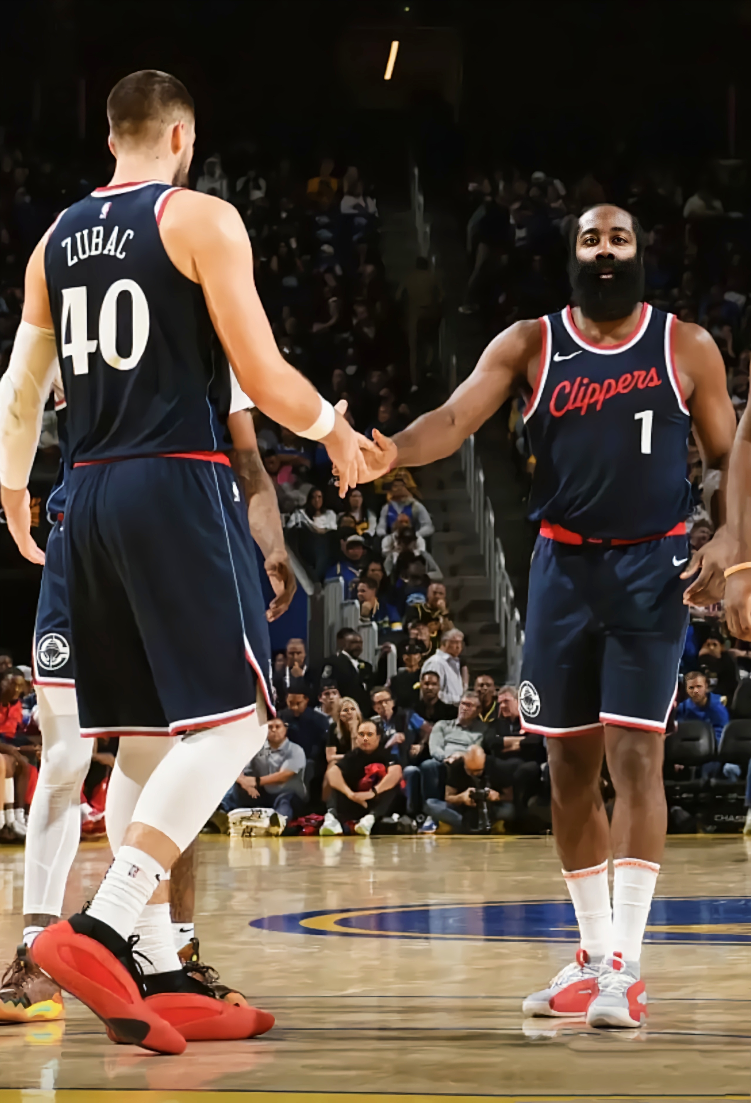 快船击败勇士，继续领先