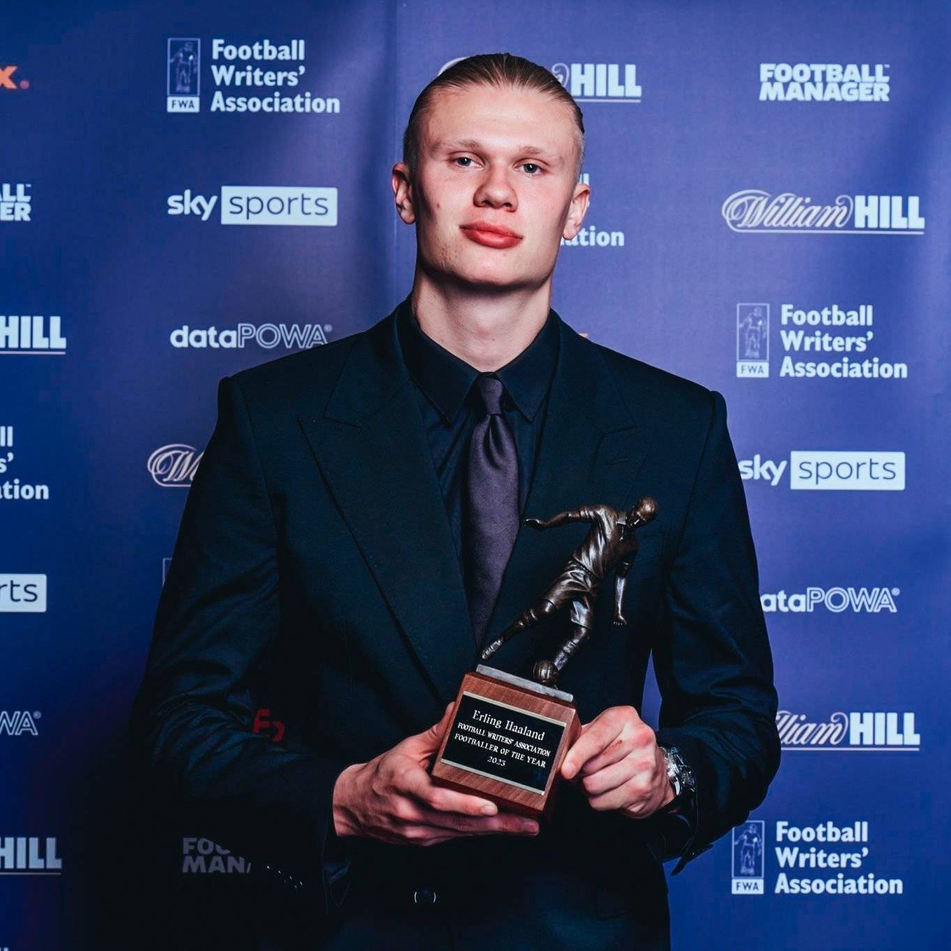 aoa体育体育入口-美国足球队球员当选赛季最佳