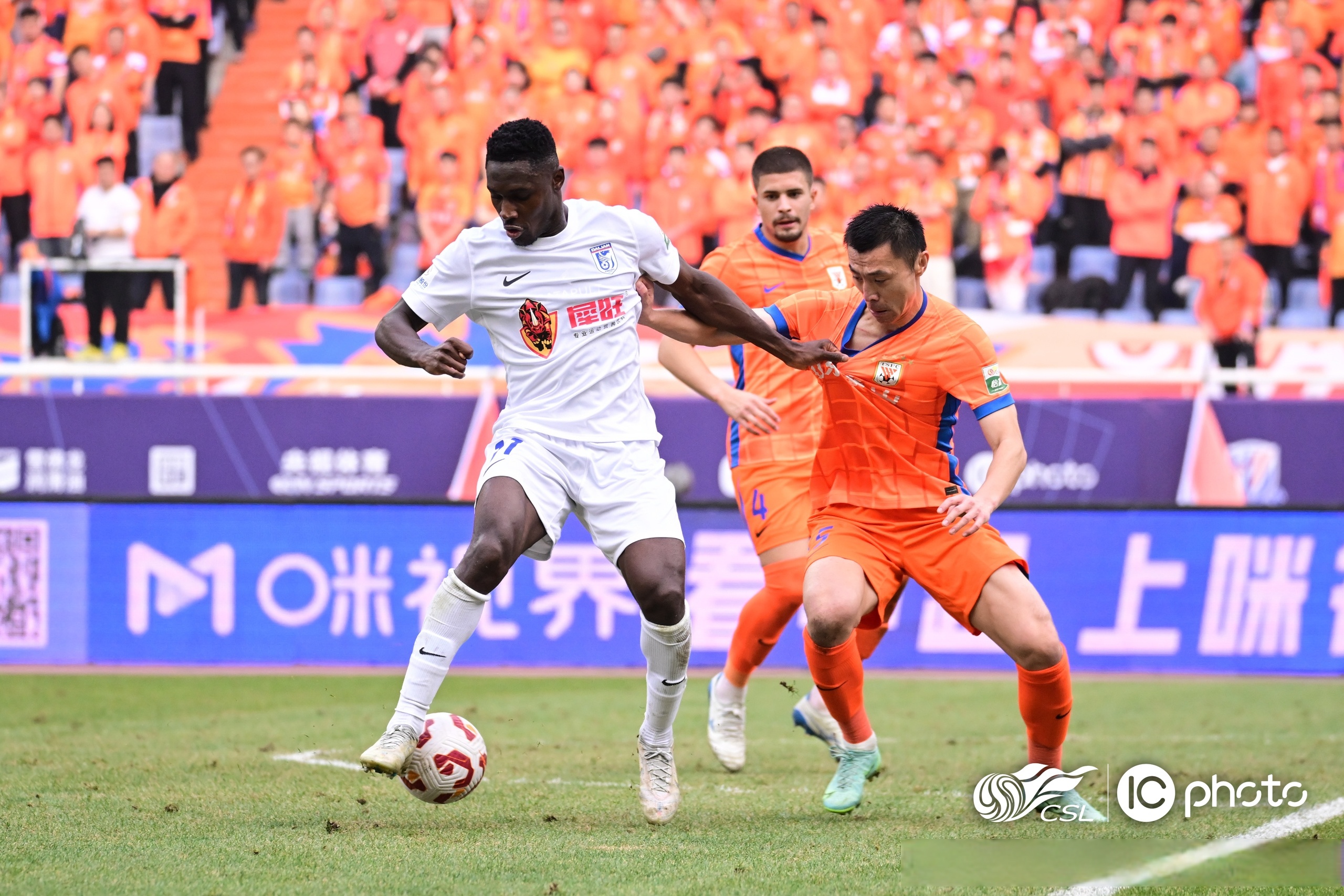 aoa体育体育地址-大连一方客场击败上海海港，止住颓势的简单介绍